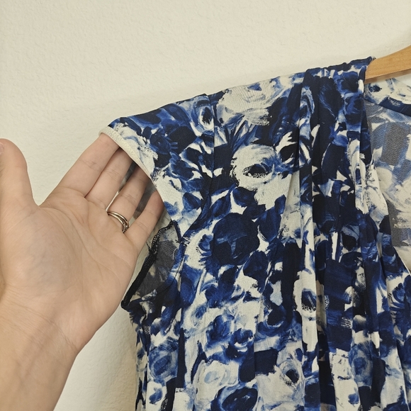 M.M. Lafleur Ferrante Floral Cap Sleeve V-neck Blouse Size M - Picture 5 of 12